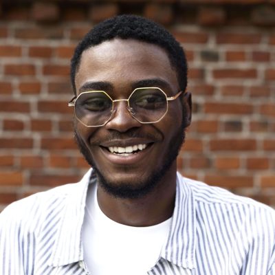 close-up-smiley-man-with-glasses